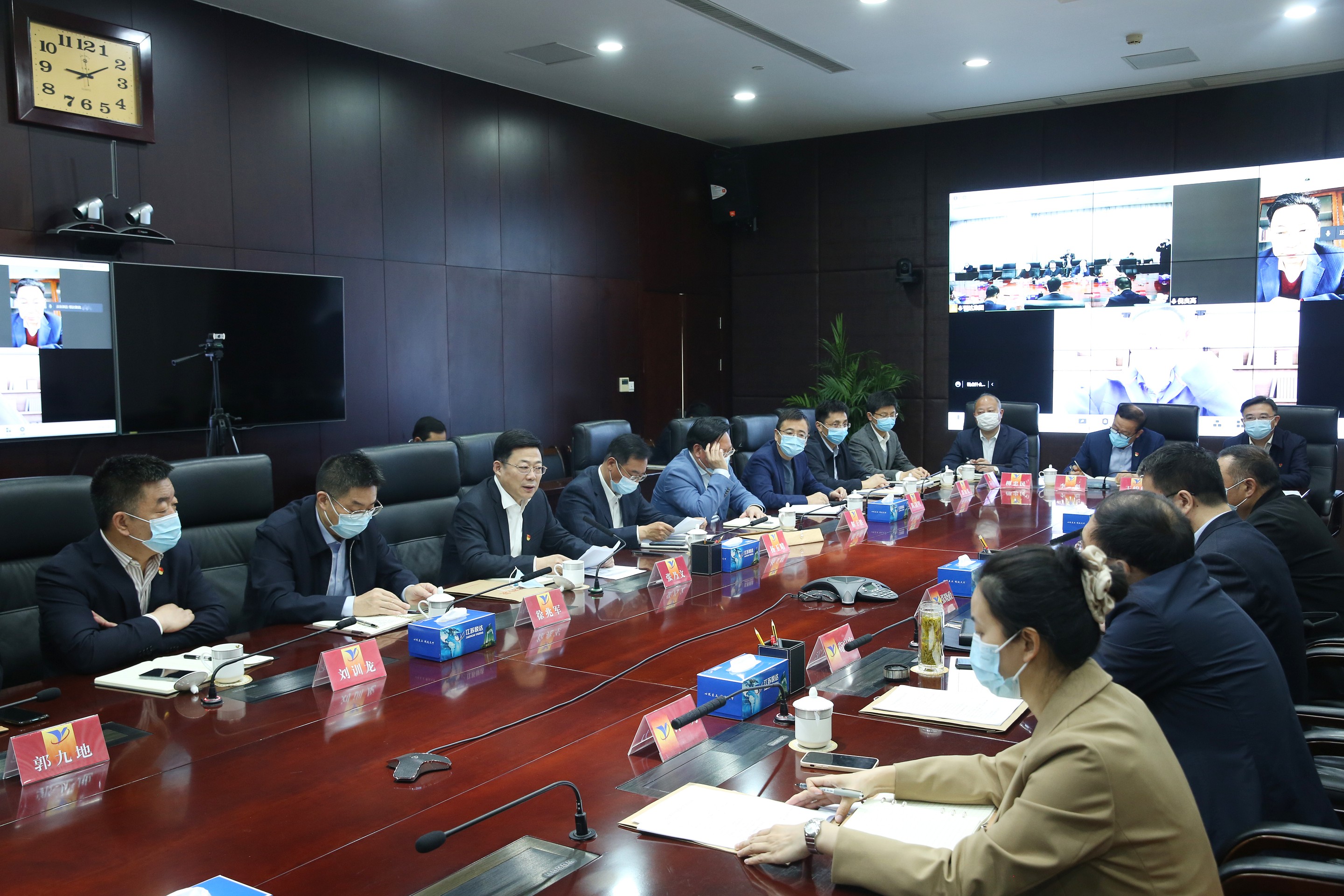 征途国际集团外部董事送任会议召开 2_眸目压缩.jpg